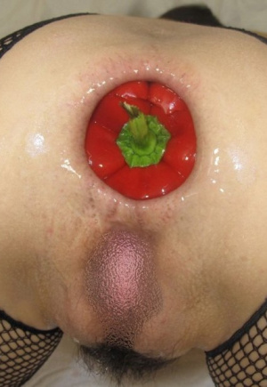 Разные предметы в очке | От бутылок до овощей картинка 60